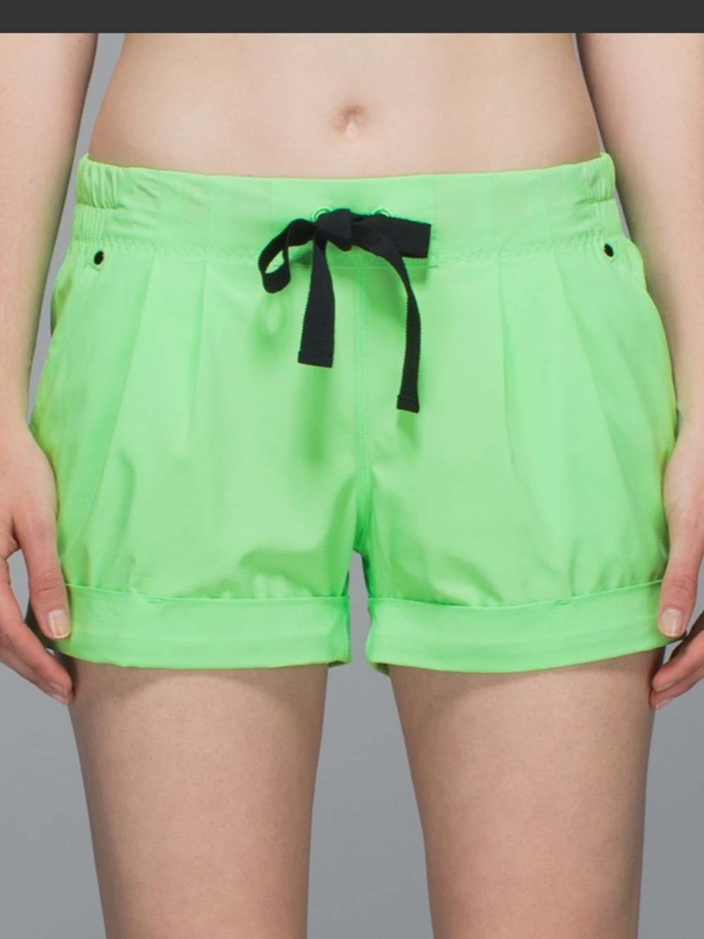 LULULEMON womens size 6 Spring Breakaway short